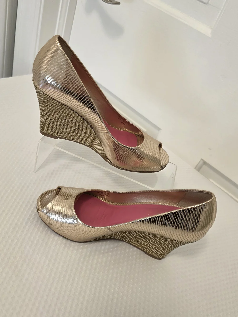 LILLY PULITZER Gold Resort Chic Peep Toe Wedge Metallic Reptile Pumps 6 Leather